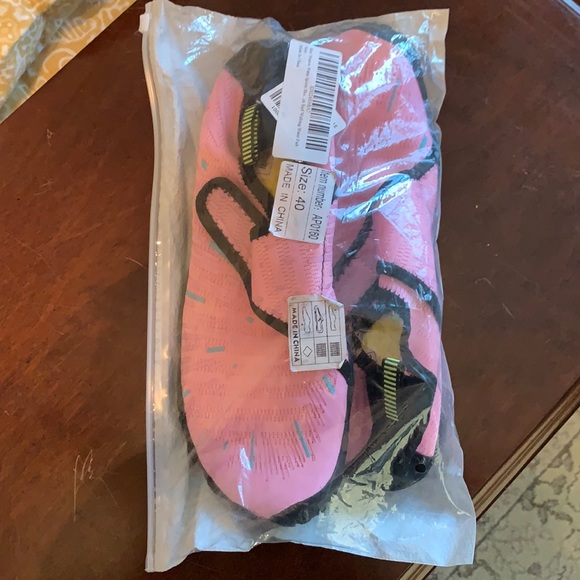 Waterproof minimalist shoes. Women’s 10-11. - Picture 3 of 3